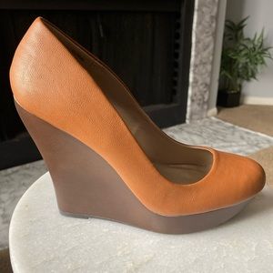 Brown wedge shoe